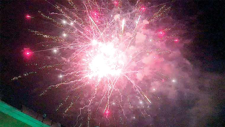 باغِ جناح میں شاندار آتشبازی،جشنِ آزادی کا استقبال 