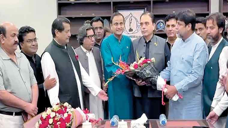   کریم آباد انڈر پاس،کورنگی کازوے برج جلد مکمل ہونگے ،میئر 