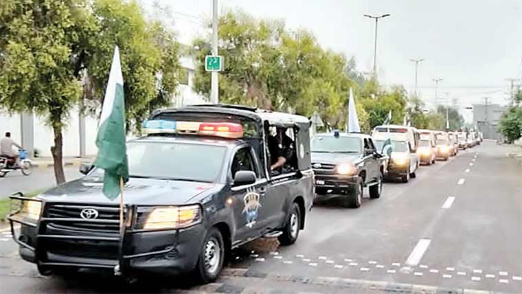 یوم آزادی پر راولپنڈی پولیس کا فلیگ مارچ ، وطن کی ترقی کا عزم 