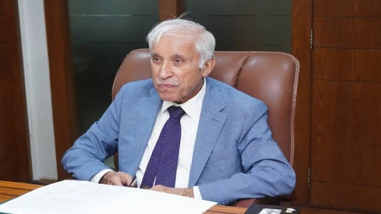 14اگست منانے کا منفرد انداز، شہریوں  میں 5 لٹر پٹرول کی پرچیاں تقسیم