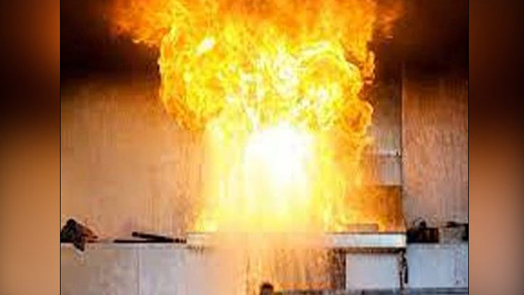 گھر میں گیس لیکیج کی وجہ سے آ گ ، 3افراد جھلس گئے
