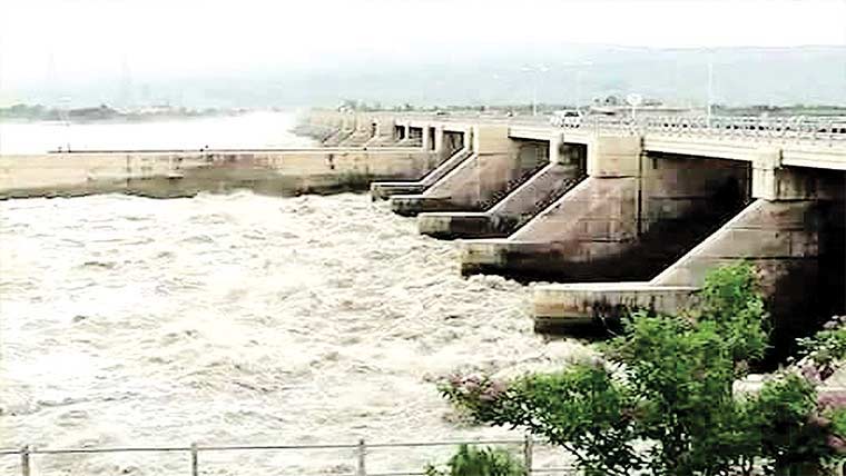 چشمہ بیراج کے مقام پر دریائے سندھ میں سیلاب کا خطرہ