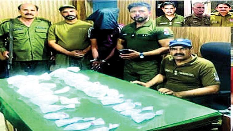  وزیرآباد:منشیات فروش گرفتار   10 کلو اعلیٰ کوالٹی کی چرس برآ مد 