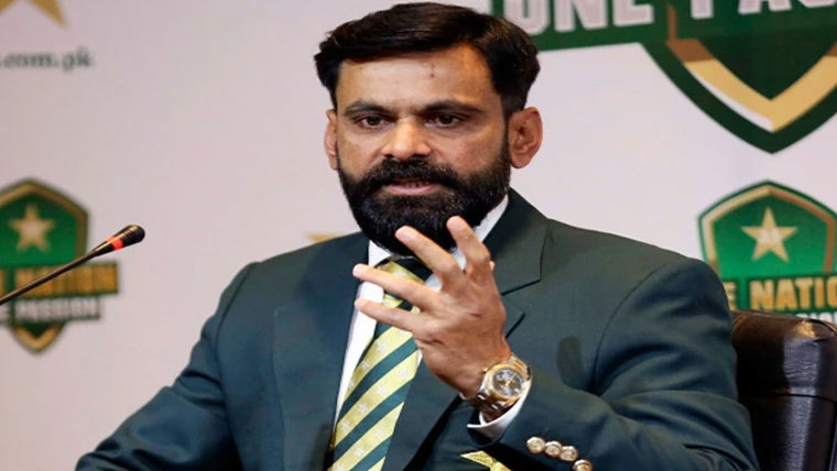 سابق کپتان محمد حفیظ کی پی سی بی سینٹرل کنٹریکٹ پر تنقید