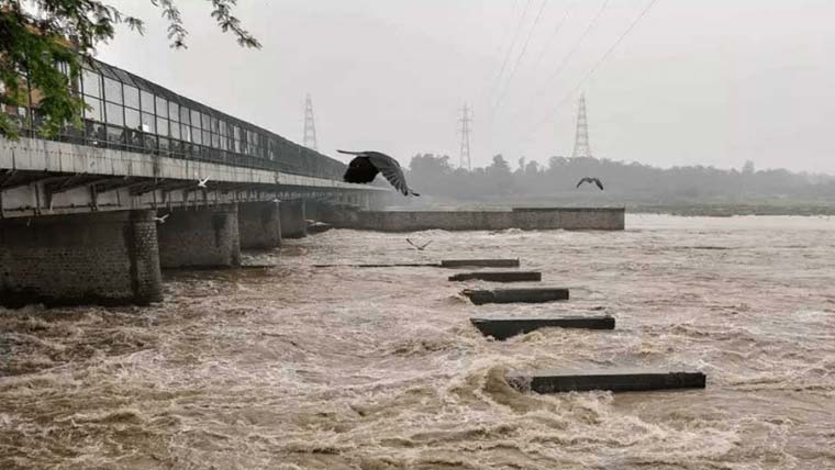 بھارت نے دریائے ستلج میں پانی چھوڑد یا،پنجاب کے مختلف اضلاع میں سیلابی صورتحال،72دیہات زیرآب