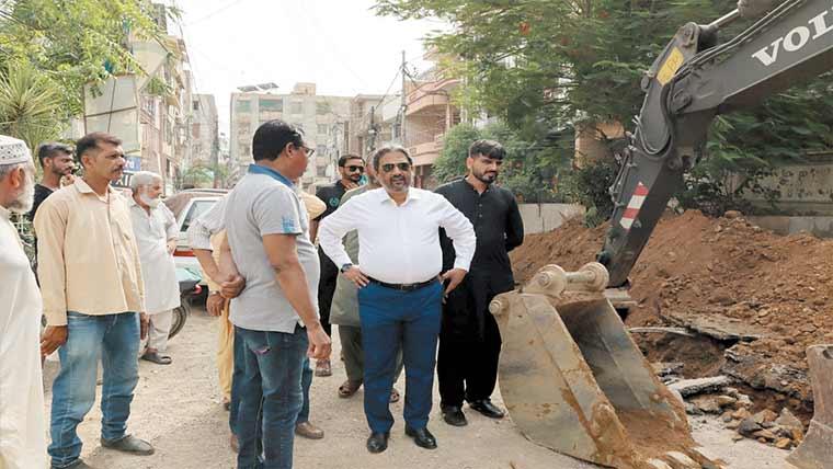 یوسی 6میٹروول میں نئی  اسٹارم واٹر ڈرین لائن کی تنصیب