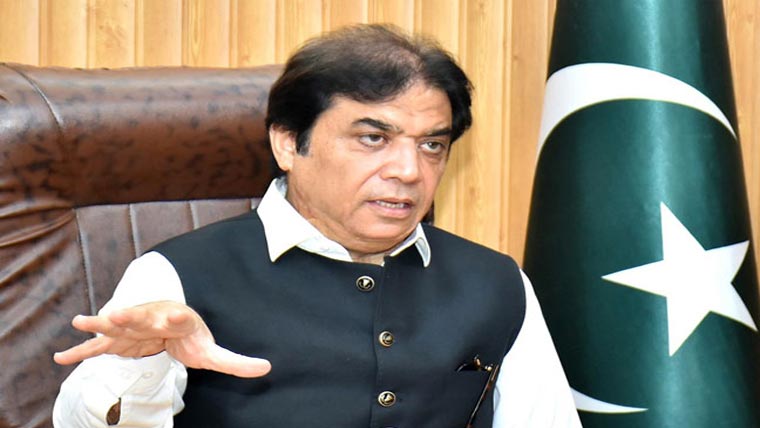  خواجہ آصف کو باجوہ پر بات نہیں کرنی چاہیے : حنیف عباسی