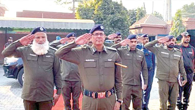  ڈی پی او چنیوٹ ڈاکٹر نوید عاطف نے چارج سنبھال لیا