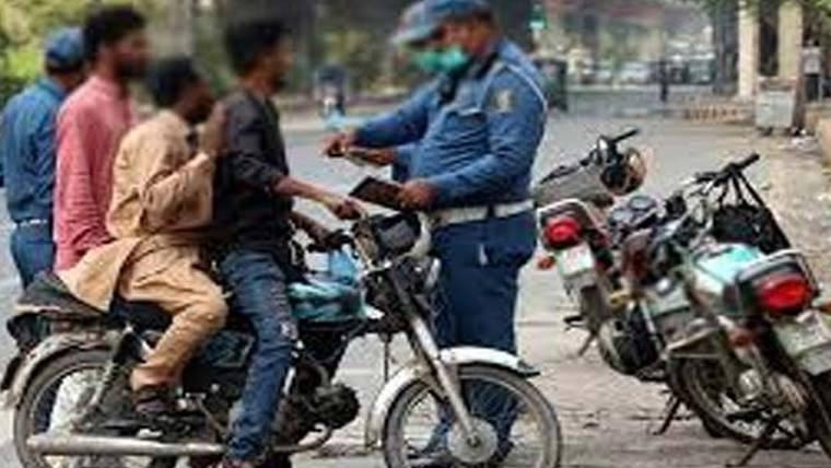 ون وے قوانین کی خلاف ورزی  ڈرائیور کو حوالات مین بند کر دیا گیا