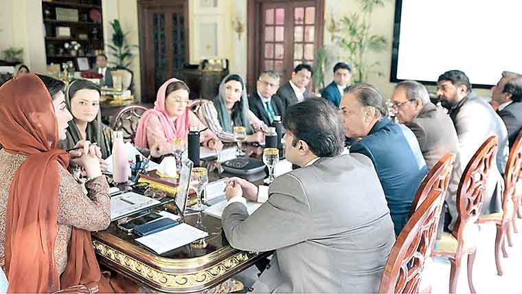 کوڑا پھیلانے پر 15 دن میں کارروائی ، جرمانے ہونگے : مریم نواز کی زیر صدارت اجلاس میں فیصلے 