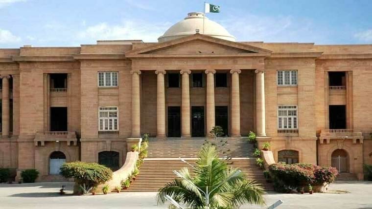 ڈاکو کو زندہ جلانے کا واقعہ، آئی جی سمیت اعلیٰ افسران کو نوٹس