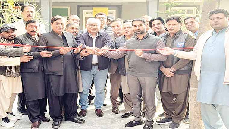 گجرات پریس کلب میں صحافیوں  اور اہلخانہ کیلئے میڈیکل کیمپ کا انعقاد 