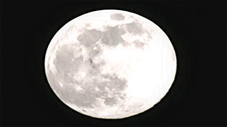 ملک بھر میں سپر مون کا دلکش نظارہ