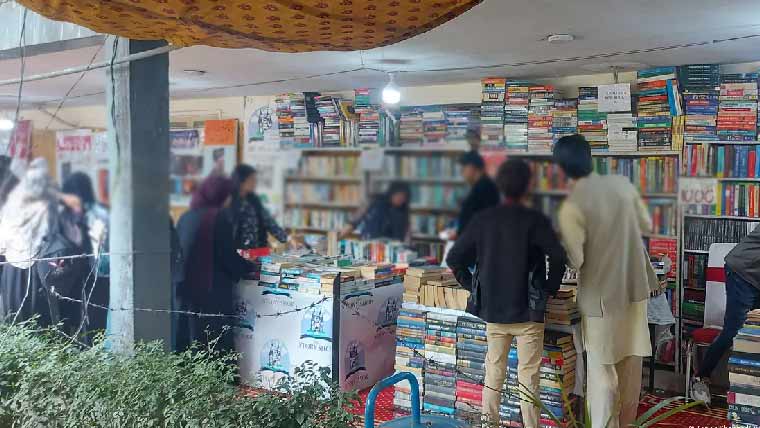 نہم کی نئی درسی کتب کی  مارکیٹ میں عدم دستیابی