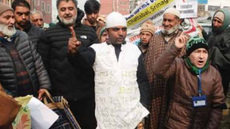  مقبوضہ کشمیر:پنشن میں اضافے کیلئے  معذور افراد کے احتجاجی مظاہرے