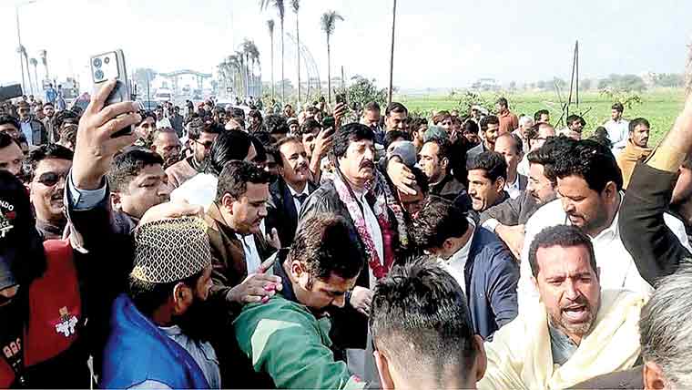  ترقیاتی منصوبوں پر پنجاب حکومت ، پیپلز پارٹی ایک پیج پر : گورنر 