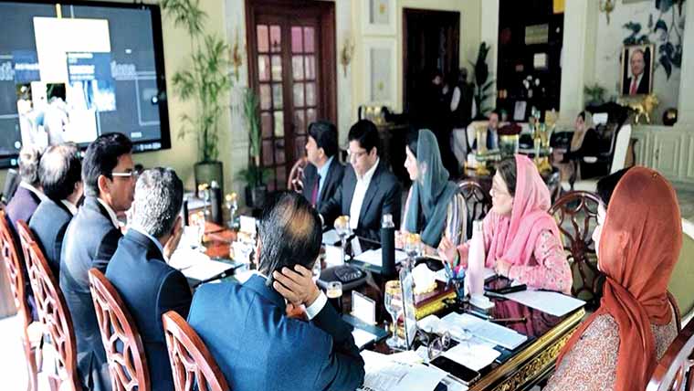 پیرا  اچھا  کام  کررہی ،قانون  ضرورنافذ  کریں  عوام  سے  رویہ  اچھا  ہونا  چاہئے:مریم  نواز