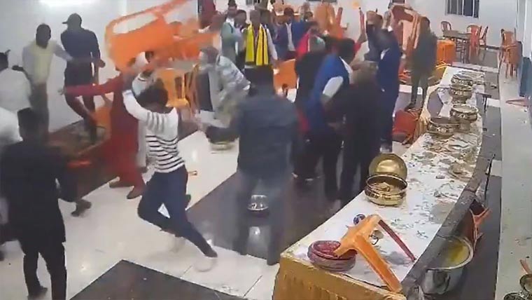 بہار:رس گلے ختم ہونے پر  شادی کی تقریب میں لڑائی  مارکٹائی ،کرسیاں چل گئیں 