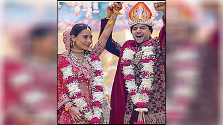 بھارتی اداکارہ سارہ خان اور کرش پاٹھک نے شادی کرلی