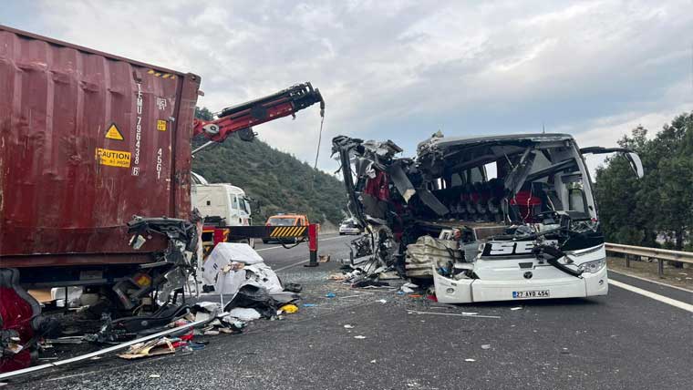 ترکیہ:بس اور ٹرک میں تصادم   7ہلاک،11زخمی 