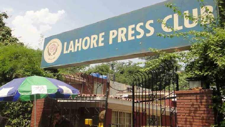 رکشہ ڈرائیورز کا مقدمات ‘ بھاری جرمانوں کیخلاف مظاہرہ 