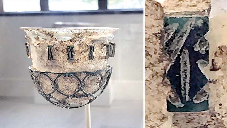 قدیم رومی شیشے کے کپ میں چھپے پوشیدہ نشانات 