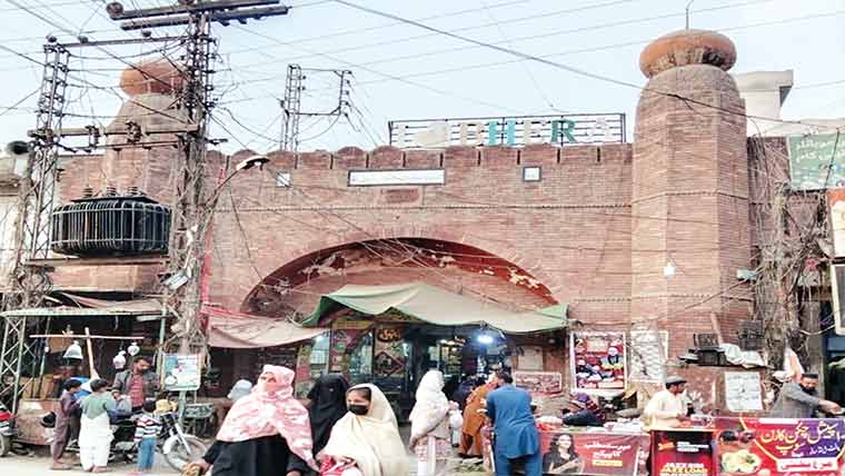 چوک دروازہ چکوالا میں قائم بے ہنگم تجاوزات قائم کرلی گئیں