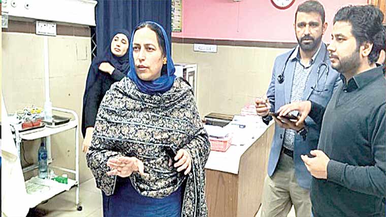 ڈی سی خانیوال ضلعی ہسپتال میں ناقص انتظامات پر برہم