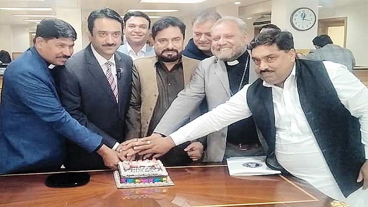 چیمبر آف کامرس فیصل آباد  میں کرسمس تقریب کا  انعقاد، کیک کاٹا گیا