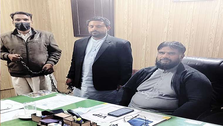 پھالیہ :حلقہ پٹواری پانڈووال رشوت لیتے رنگے ہاتھوں گرفتار