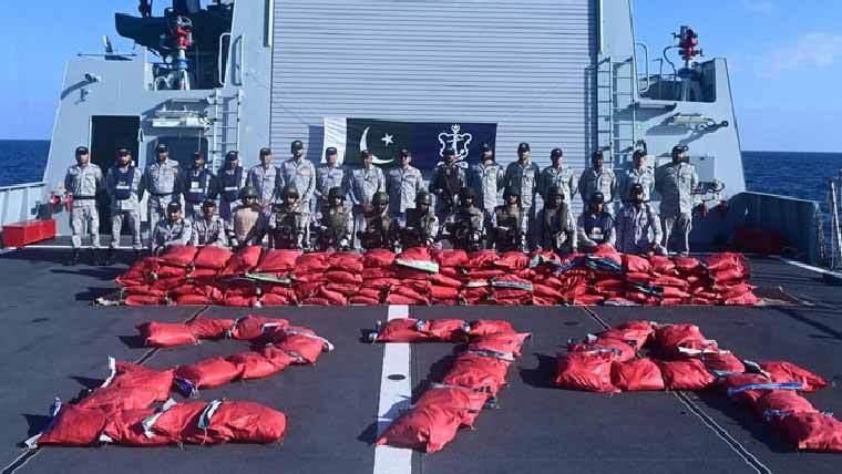 پاک نیوی کا بحیرہ عرب میں آپریشن  30 لاکھ ڈالر کی منشیات ضبط