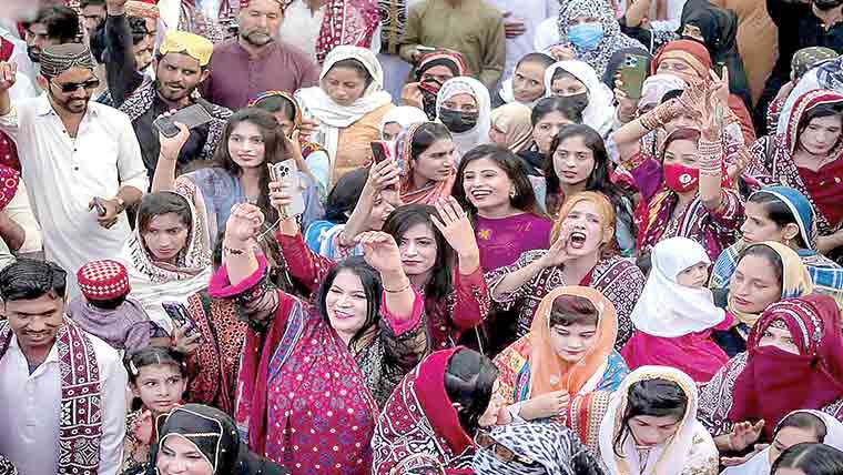  سندھ کلچرل ڈے ،ریلیاں و تقریبات،کراچی میں جھڑپ ،پتھراؤ 