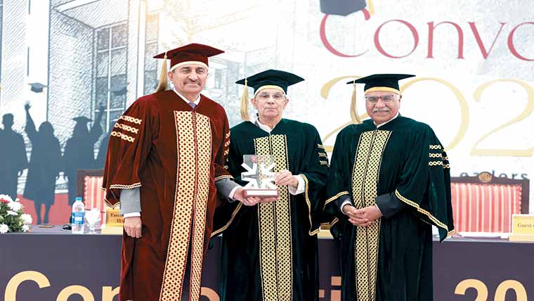 آئی بی اے کانووکیشن،1046گریجویٹس کواسنادتفویض