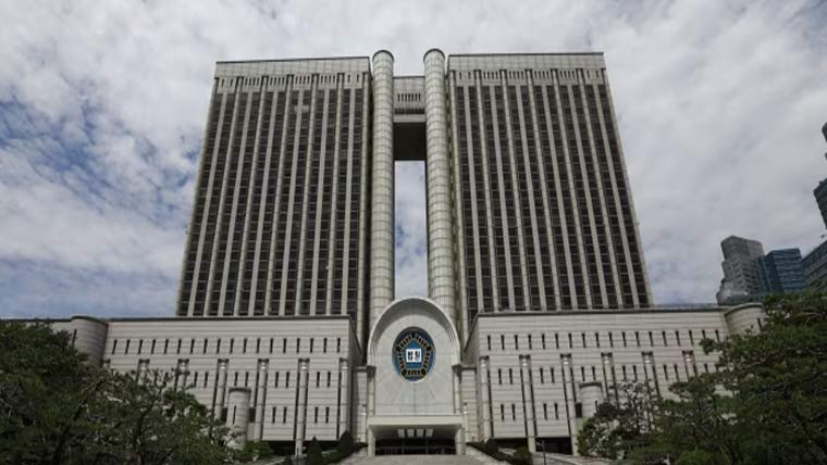  کورین فٹبالر سے بھتہ وصول  کرنے والی خاتون کو قید کی سزا