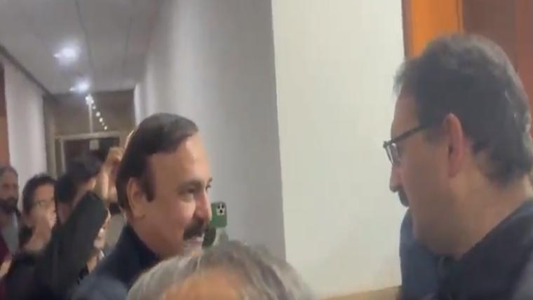  پارلیمنٹ کی راہداری میں طارق فضل جنید اکبر آ منے سامنے ،گلے شکوے