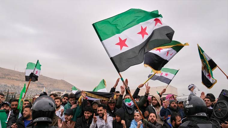 بشار الاسد حکومت کے خاتمے کا  1سال مکمل ،شام میں سڑکوں پرجشن