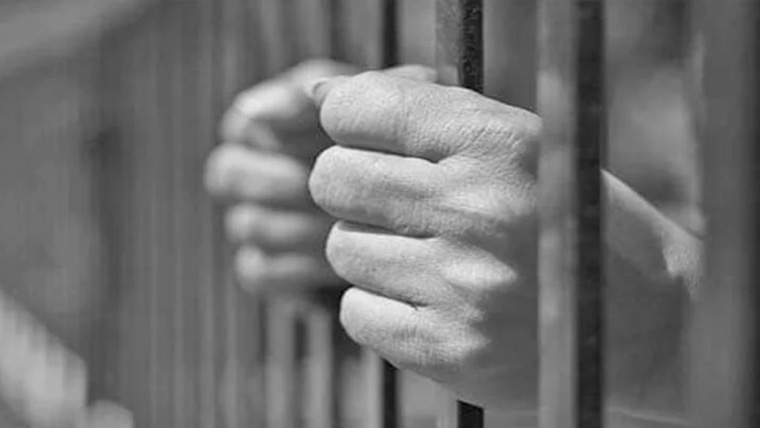 مقبوضہ کشمیر:نابالغ بیٹے کو گاڑی چلانے کی اجازت دینے پر والد کو 3سال قید