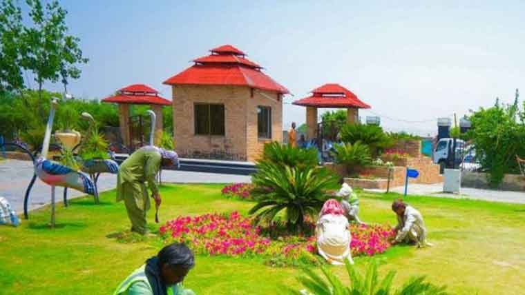 پارکوں،گرین بیلٹس پر شجرکاری اور ترقیاتی کام جلد مکمل کرنے کا حکم 