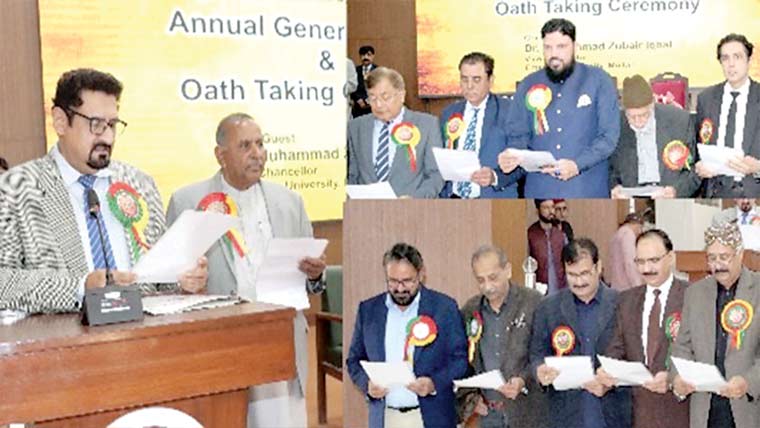 دی ایمرسونین کے نئے  عہدیداروں کی حلف برداری 