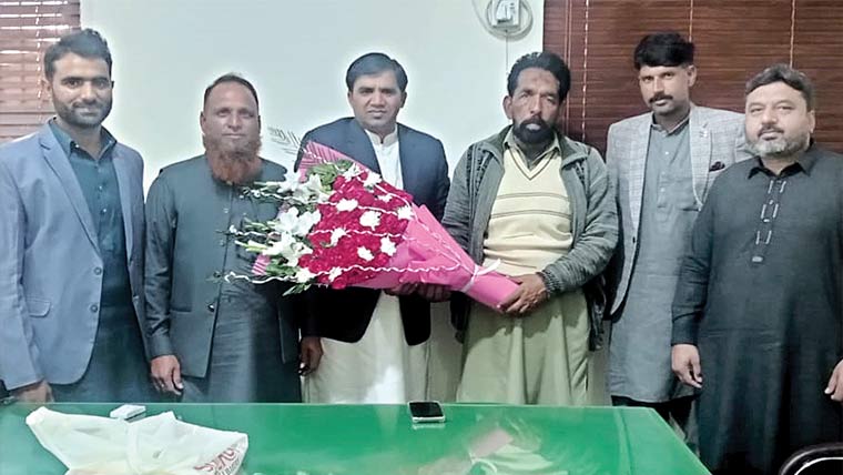 سب انسپکٹر کو آپریٹو ویلفیئر ایسوسی  ایشن کے وفد کی ڈپٹی رجسٹرار کوآپریٹو  سوسائٹیز عمر ہنجرا سے ملاقات 