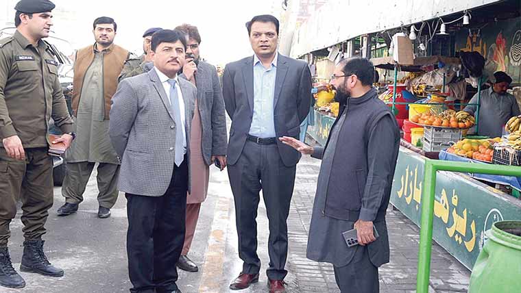 حافظ آباد:کمشنر کا نئے ڈی ایچ کیو ہسپتال پراجیکٹ کا دورہ 