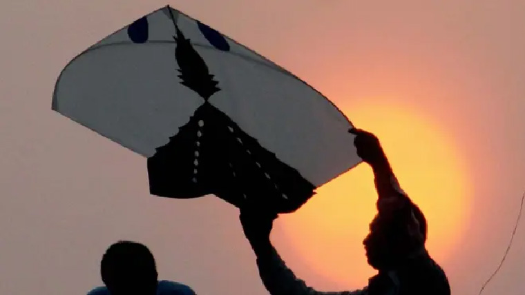 سیالکوٹ کینٹ کے علاقہ میں  پتنگ بازی عروج پر پہنچ گئی 