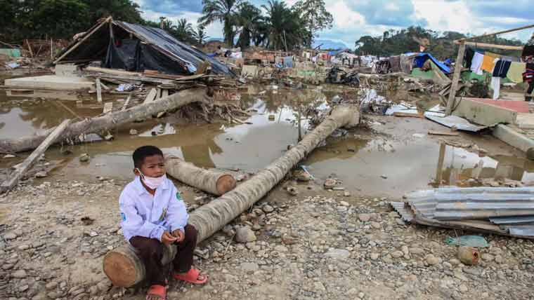 انڈونیشیا :شدید سیلاب، ہلاکتیں  990 سے متجاوز،220لاپتا