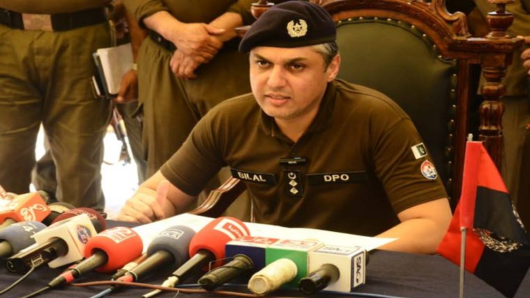  ڈی پی او جھنگ کی کھلی کچہری  لو گوں کے مسائل سنے