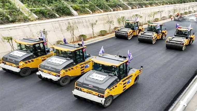  مزدوروں نے چھ گھنٹے میں ڈھائی کلومیٹر سڑک بنا ڈالی