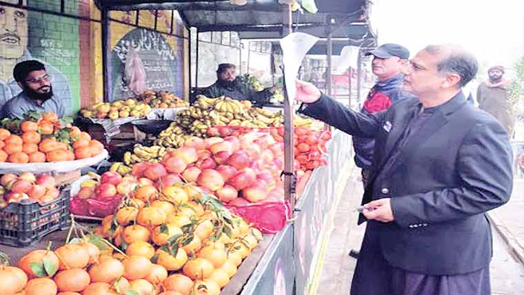  ڈویژنل کمشنر کا دورہ چنیوٹ، انتظامات کا جائزہ، ہدایات جاری 