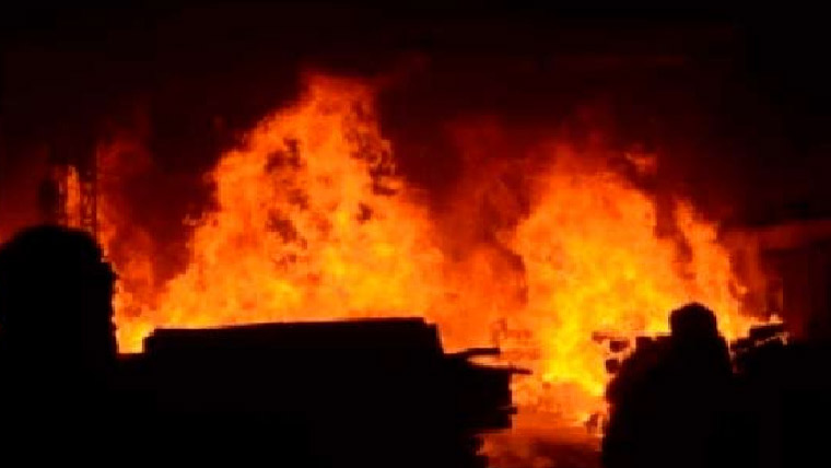 بیوٹی پارلر میں آتشزدگی، لاکھوں  کا سامان جل کر راکھ 