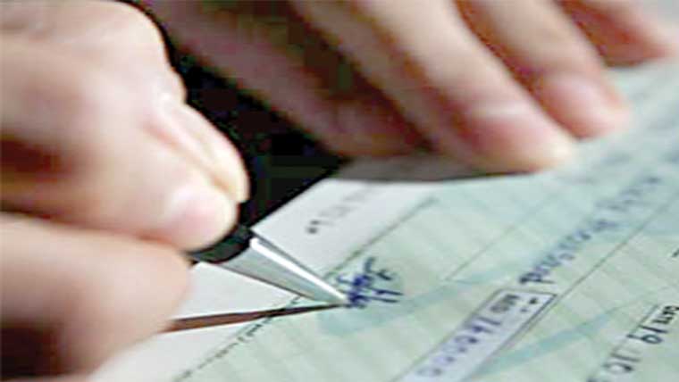  بو گس چیک دینے پر مقدمہ