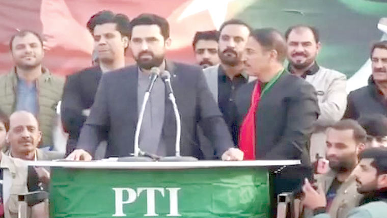 اس بار ڈی چوک سے آزادی لیکر یا کفن میں واپس آئینگے:وزیراعلیٰ پختو نخوا