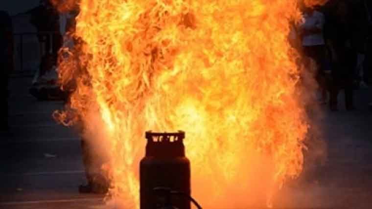  قصور:گیس لیکیج پرگھر میں آگ  لگنے سے 3افراد جھلس گئے